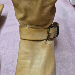 Frye Leather Ankle Boots Veronica Bootie Tan size 9.5